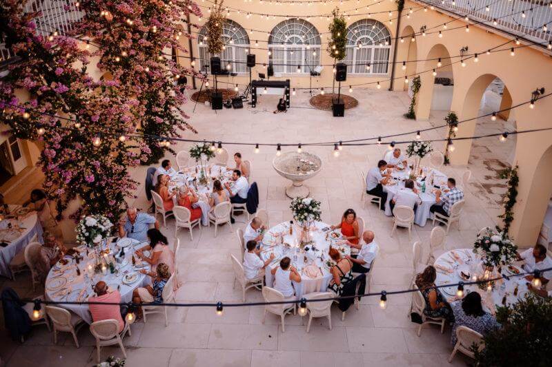 Hochzeitsdinner unter freiem Himmel in Kroatien
