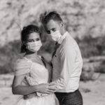 Hochzeit verschieben in Kroatien wegen Corona Brautpaar mit Masken