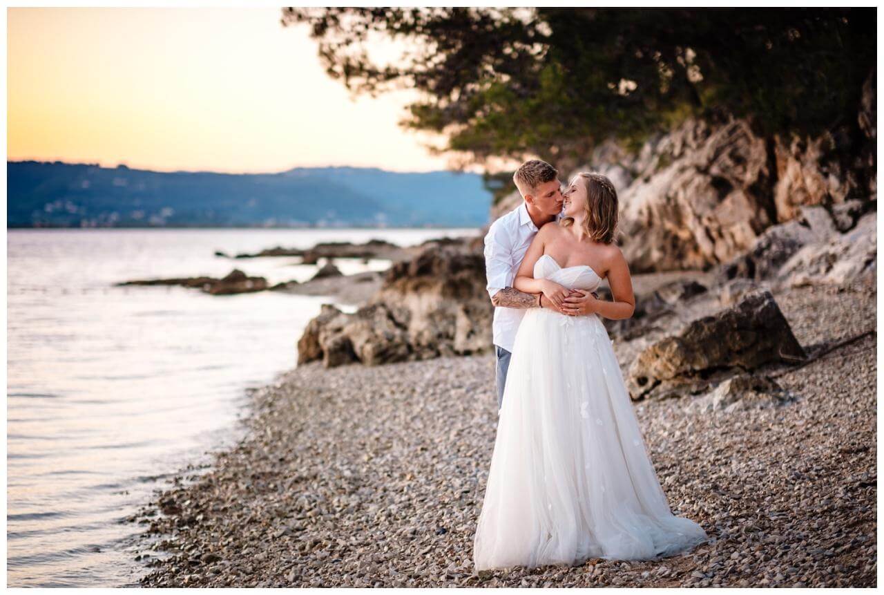 Gründe Hochzeit in Kroatien Hochzeitsplanung Brautpaar Strand