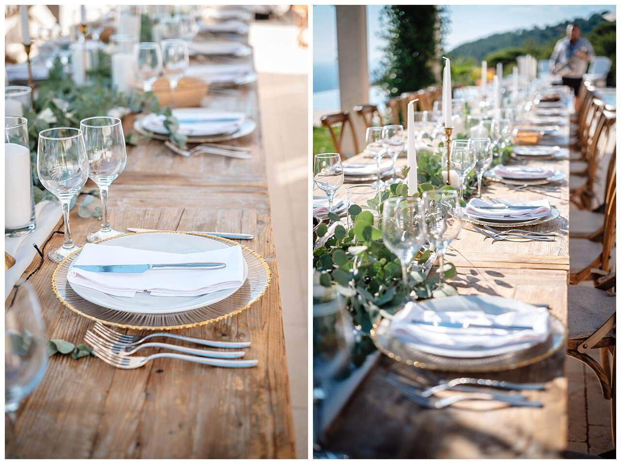 Tischdekoration weiß mit grünen blättern und Golden Aktzenten auf einen hell braunen Holztisch bei einer Hochzeit in einer privaten Villa in Kroatien